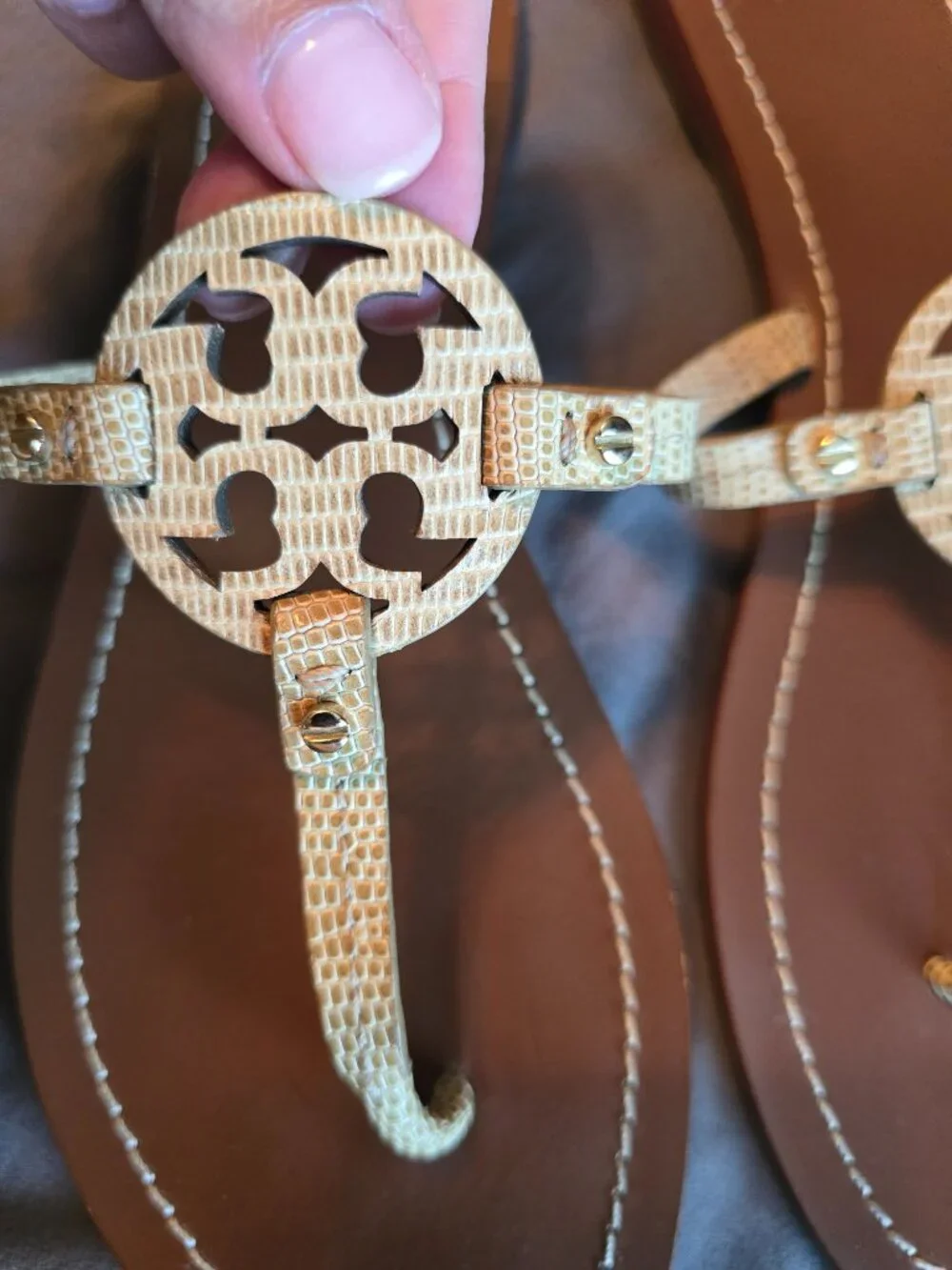 Tory Burch Miller Sandal – Beige Embossed Leather Logo Thong Sandals – Size 10